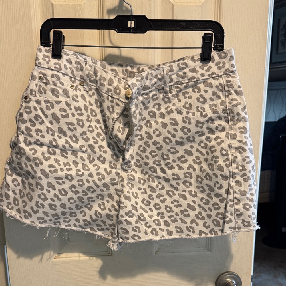 Tractr Leopard Print Denim Cutoff Shorts - White/Gray